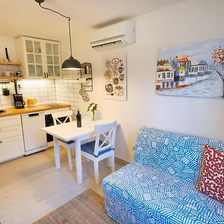 Urban Center Apartment *